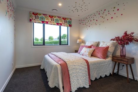 Photo of property in 33 Hogan Road, Cambridge, 3493