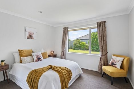 Photo of property in 3 Belgrove Place, Parklands, Christchurch, 8083