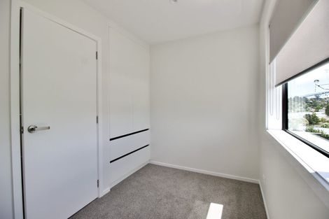 Photo of property in 3/94 Target Road, Totara Vale, Auckland, 0629