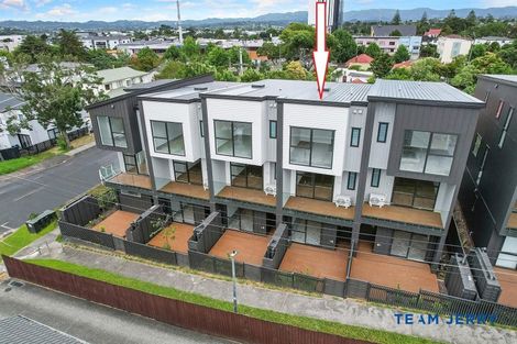 Photo of property in 4/26 Buscomb Avenue, Henderson, Auckland, 0610
