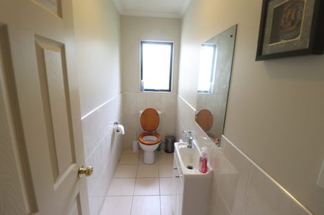 Photo of property in 16 Crimson Park, Oteha, Auckland, 0632