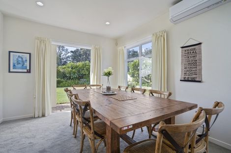 Photo of property in 1 Kawaroa Close, New Plymouth, 4310