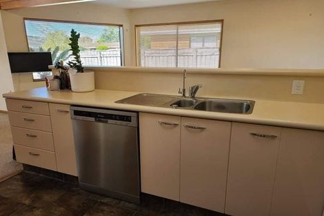 Photo of property in 8 Argyle Place, Highlands Park, New Plymouth, 4312