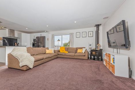 Photo of property in 2/26 Midgley Road, West Harbour, Auckland, 0618