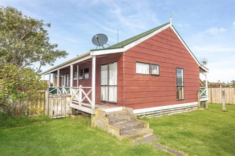 Photo of property in 36 Karyn Street, Castlecliff, Whanganui, 4501