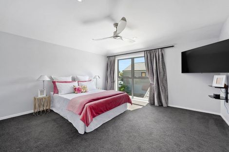 Photo of property in 2/21 Fields Parade, Oteha, Auckland, 0632