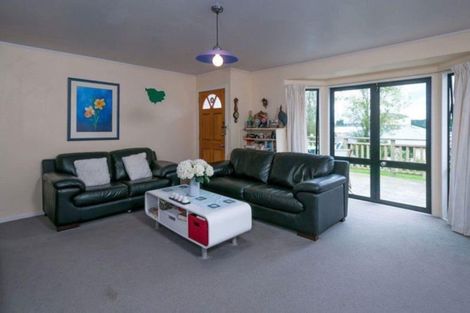 Photo of property in 1/6 Altair Place, Windsor Park, Auckland, 0632