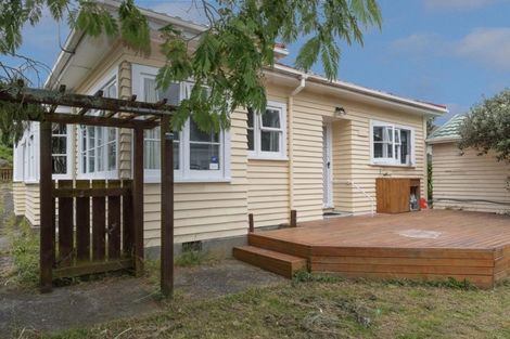 Photo of property in 43 Coates Street, Tawa, Wellington, 5028