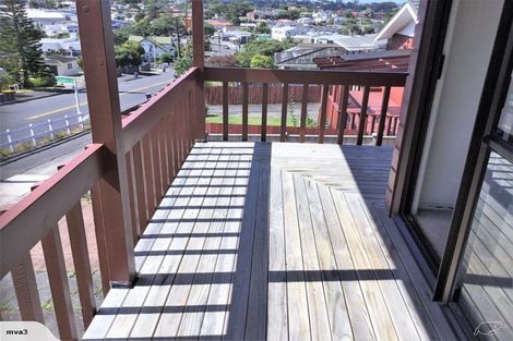 Photo of property in 24a East Coast Road, Milford, Auckland, 0620