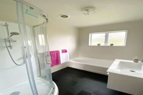 Photo of property in 18c Titoki Road, Waikanae Beach, Waikanae, 5036