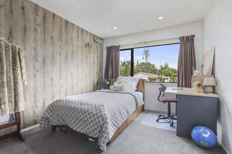 Photo of property in 8 Papatahi Place, Henderson, Auckland, 0610