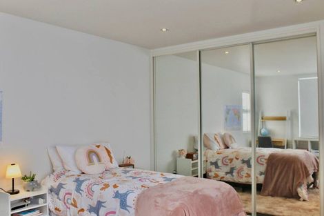 Photo of property in 15 Courtneys, West Harbour, Auckland, 0618