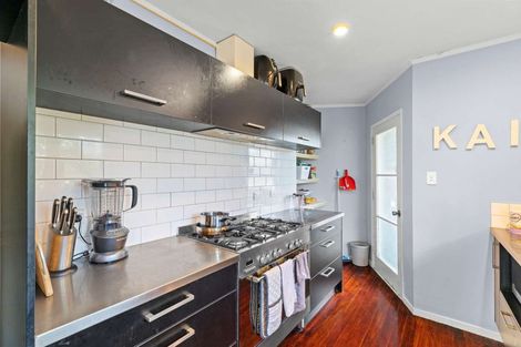 Photo of property in 10 Awaroa Road, Sunnyvale, Auckland, 0612