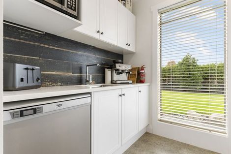 Photo of property in 104 Foster Road, Kumeu, 0891