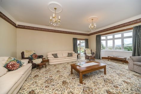 Photo of property in 32 Johnstone Drive, Fitzherbert, Palmerston North, 4410