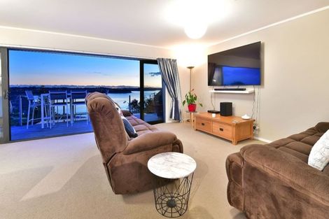 Photo of property in 3 Roberts Road, Tindalls Beach, Whangaparaoa, 0930