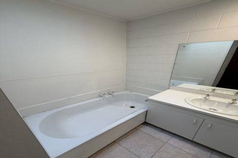 Photo of property in 2/72 Creyke Road, Ilam, Christchurch, 8041