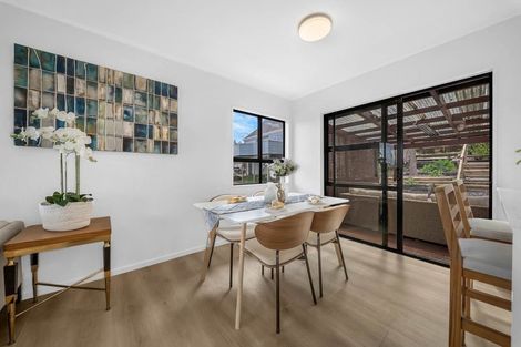 Photo of property in 10 Marco Place, Highland Park, Auckland, 2010