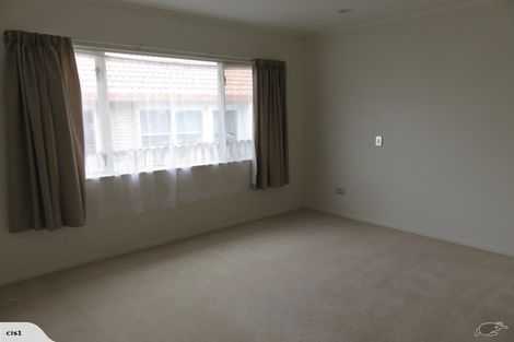Photo of property in 21 Bard Place, Golflands, Auckland, 2013
