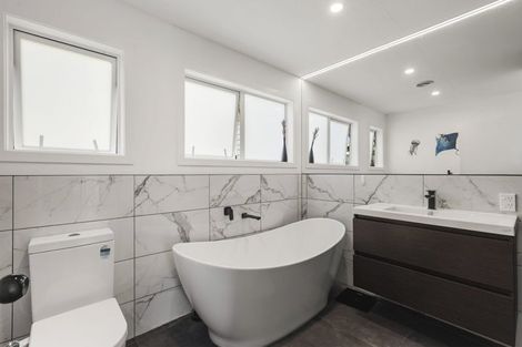 Photo of property in 10 Linwood Way, Island Bay, Wellington, 6023