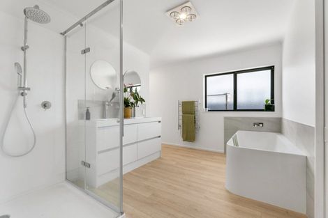 Photo of property in 111 Dickson Road, Papamoa Beach, Papamoa, 3118