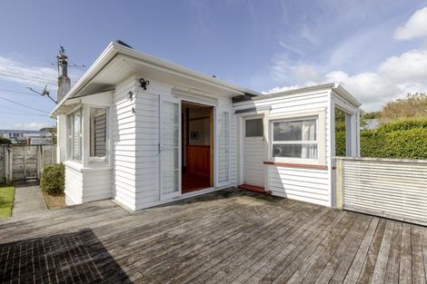 Photo of property in 20 Cameron Street, New Plymouth, 4310