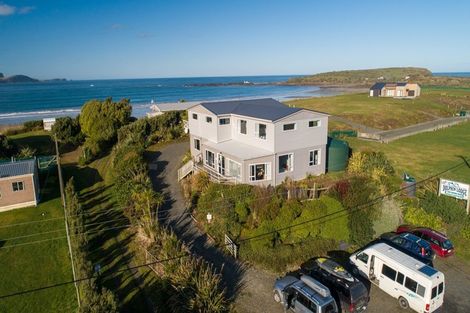 Photo of property in 529 Waikawa-curio Bay Road, Curio Bay, Tokanui, 9884