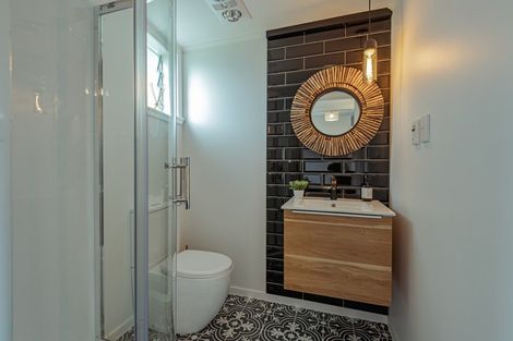 Photo of property in 1 Athlone Place, Hokowhitu, Palmerston North, 4410