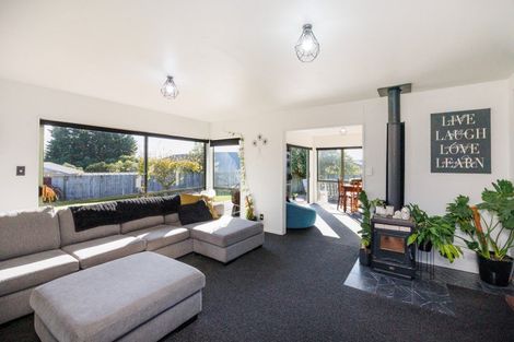 Photo of property in 5 Abby Road, Fitzherbert, Palmerston North, 4410