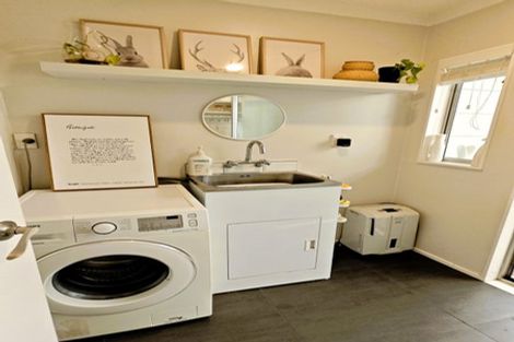 Photo of property in 98 Oaktree Avenue, Browns Bay, Auckland, 0630