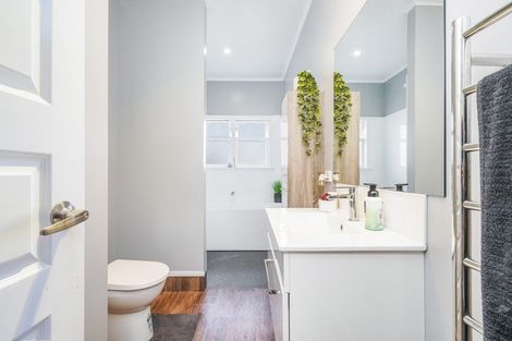 Photo of property in 76 Forest Lake Road, Forest Lake, Hamilton, 3200