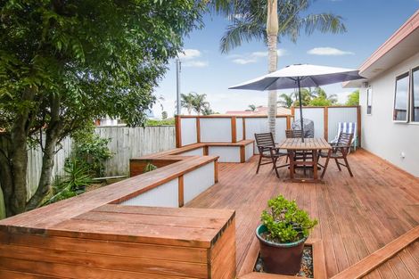 Photo of property in 13 Bridgehead Cove, West Harbour, Auckland, 0618