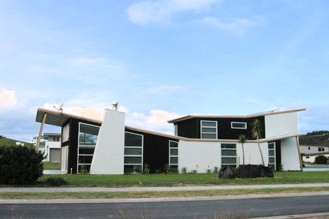 Photo of property in 39 Paraoa Crescent, Omaha, 0986