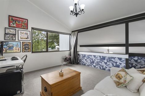 Photo of property in 77 Resolution Road, Welcome Bay, Tauranga, 3112