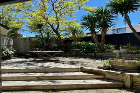 Photo of property in 11 Thalia Place, Totara Vale, Auckland, 0629