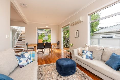 Photo of property in 42 Dorking Road, Brooklyn, Wellington, 6021