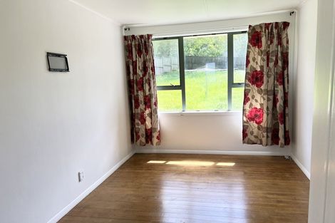Photo of property in 22 Clairville Crescent, Wai O Taiki Bay, Auckland, 1072