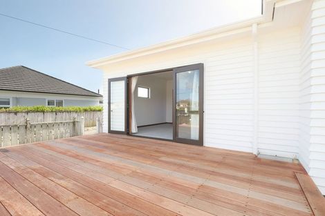 Photo of property in 125 Brooklands Road, Brooklands, New Plymouth, 4310