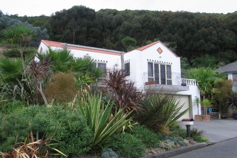 Photo of property in 81 Kakariki Grove, Waikanae, 5036