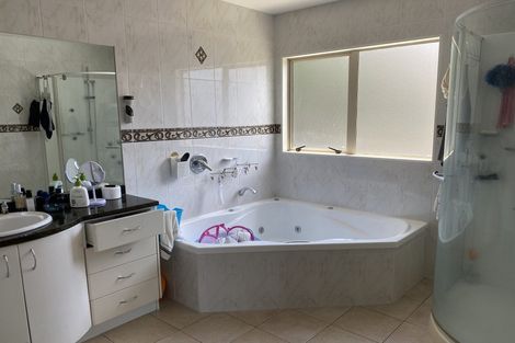 Photo of property in 28 Killybegs Drive, Pinehill, Auckland, 0632