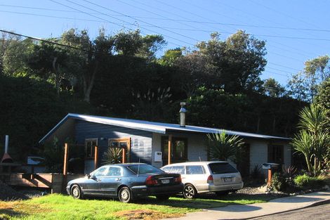 Photo of property in 5 Flaxmere Street, Waikanae Beach, Waikanae, 5036