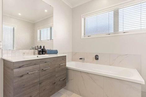 Photo of property in 91 Glidepath Road, Hobsonville, Auckland, 0616