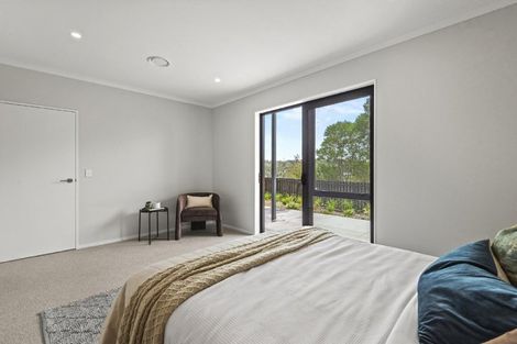 Photo of property in 2/1 Parapara Place, Albany, 0632