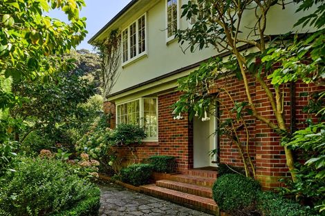 Photo of property in 2 Dillon Street, Lowry Bay, Lower Hutt, 5013