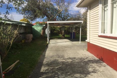 Photo of property in 6 Stephen Avenue, Henderson, Auckland, 0610