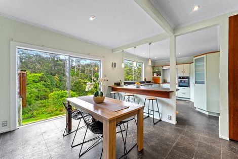Photo of property in 10 Hobbs Road, Matakatia, Whangaparaoa, 0930