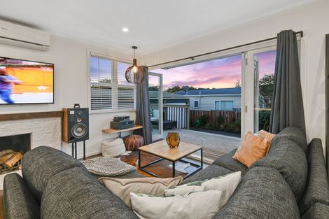 Photo of property in 10 Cobham Crescent, Kelston, Auckland, 0602