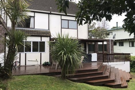 Photo of property in 2/5 Kegworth Place, Browns Bay, Auckland, 0630