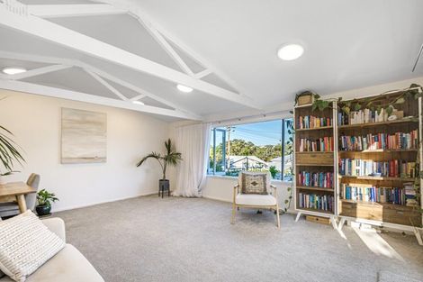 Photo of property in 5 Stanley Point Road, Stanley Point, Auckland, 0624