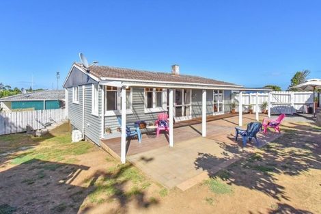 Photo of property in 17 Totara Street, Waiuku, 2123